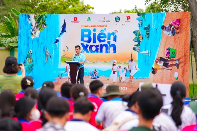 Gần 10.000 người Vingroup và tình nguyện viên ra quân làm sạch bờ biển tại 28 tỉnh, thành phố