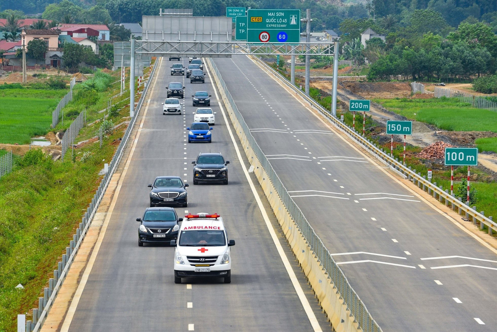 Thủ tướng yêu cầu xây dựng quy chuẩn về đường bộ cao tốc