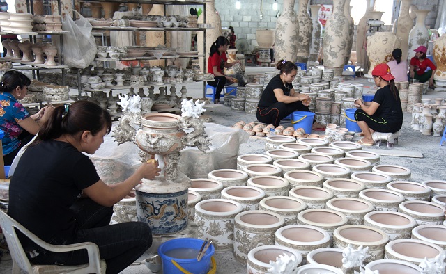 Nhiệm vụ chiến lược quy hoạch bảo tồn và phát triển làng nghề truyền thống gốm sứ xã Bát Tràng kết hợp du lịch - cơ hội và thách thức