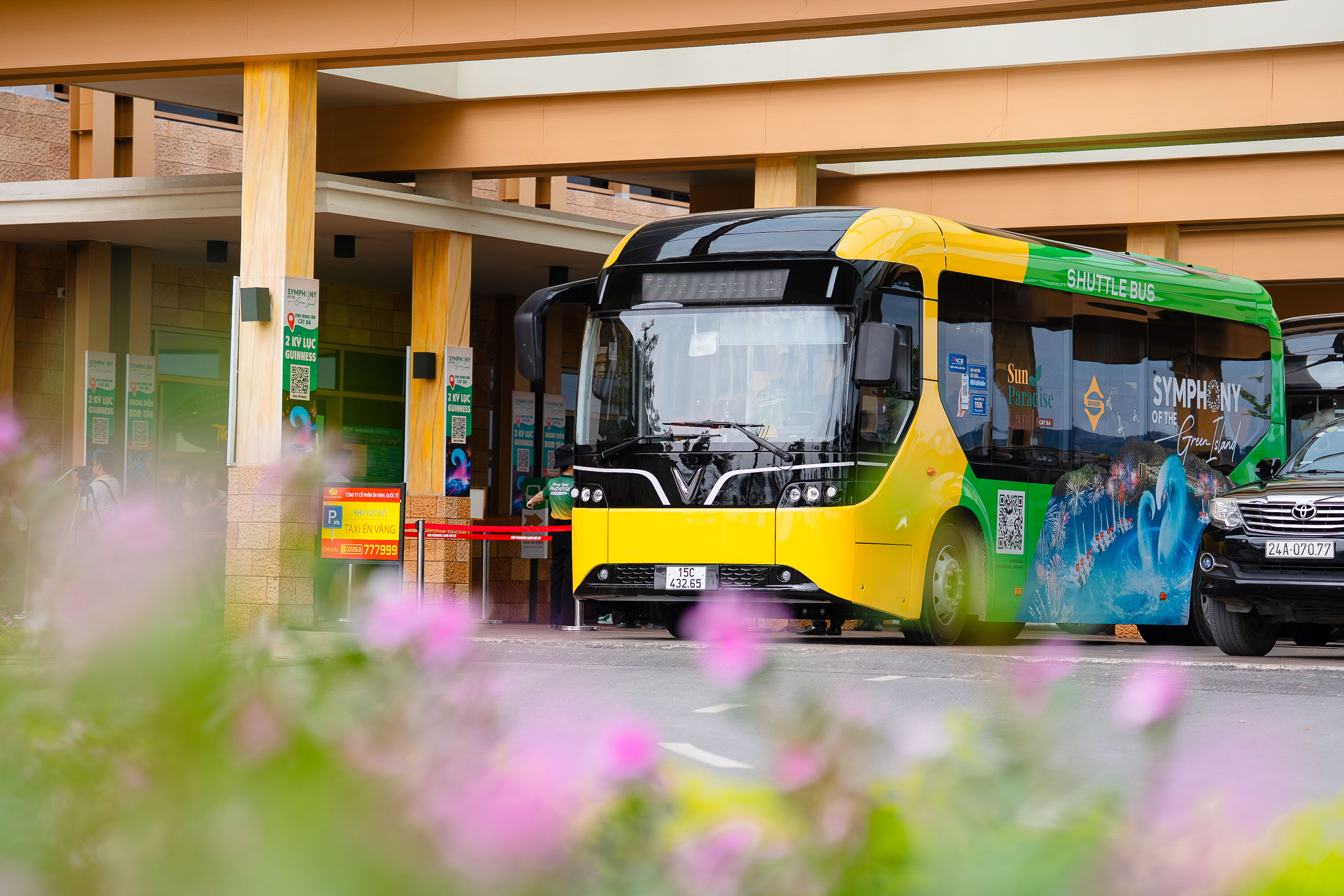 Trải nghiệm du lịch Cát Bà xanh – sạch – hiện đại với xe điện mới của Sun Group