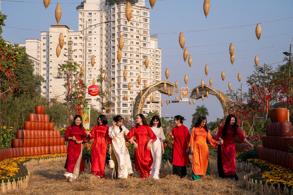 Home Hanoi Xuan 2025 chính thức khai hội, đón khách về du xuân