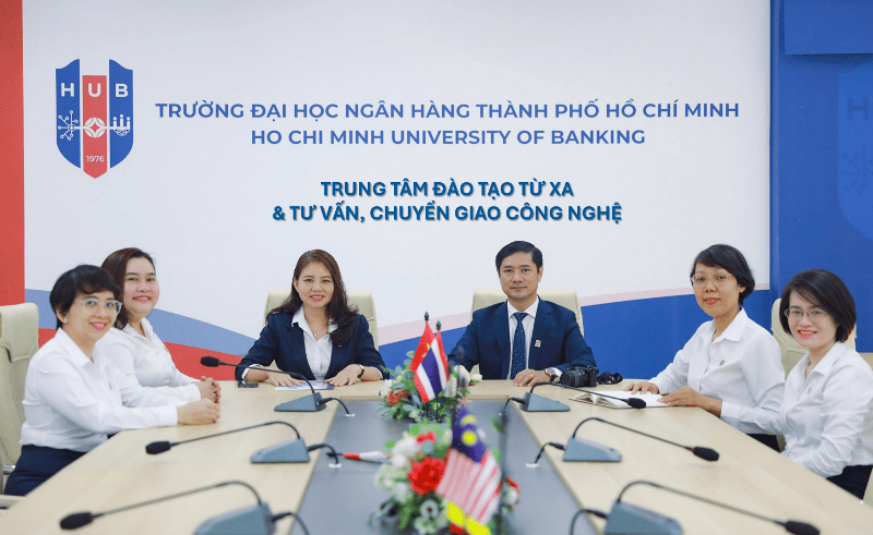 Trường Đại học Ngân hàng TP.HCM khai giảng hệ Đại học bằng hình thức trực tuyến khóa 3