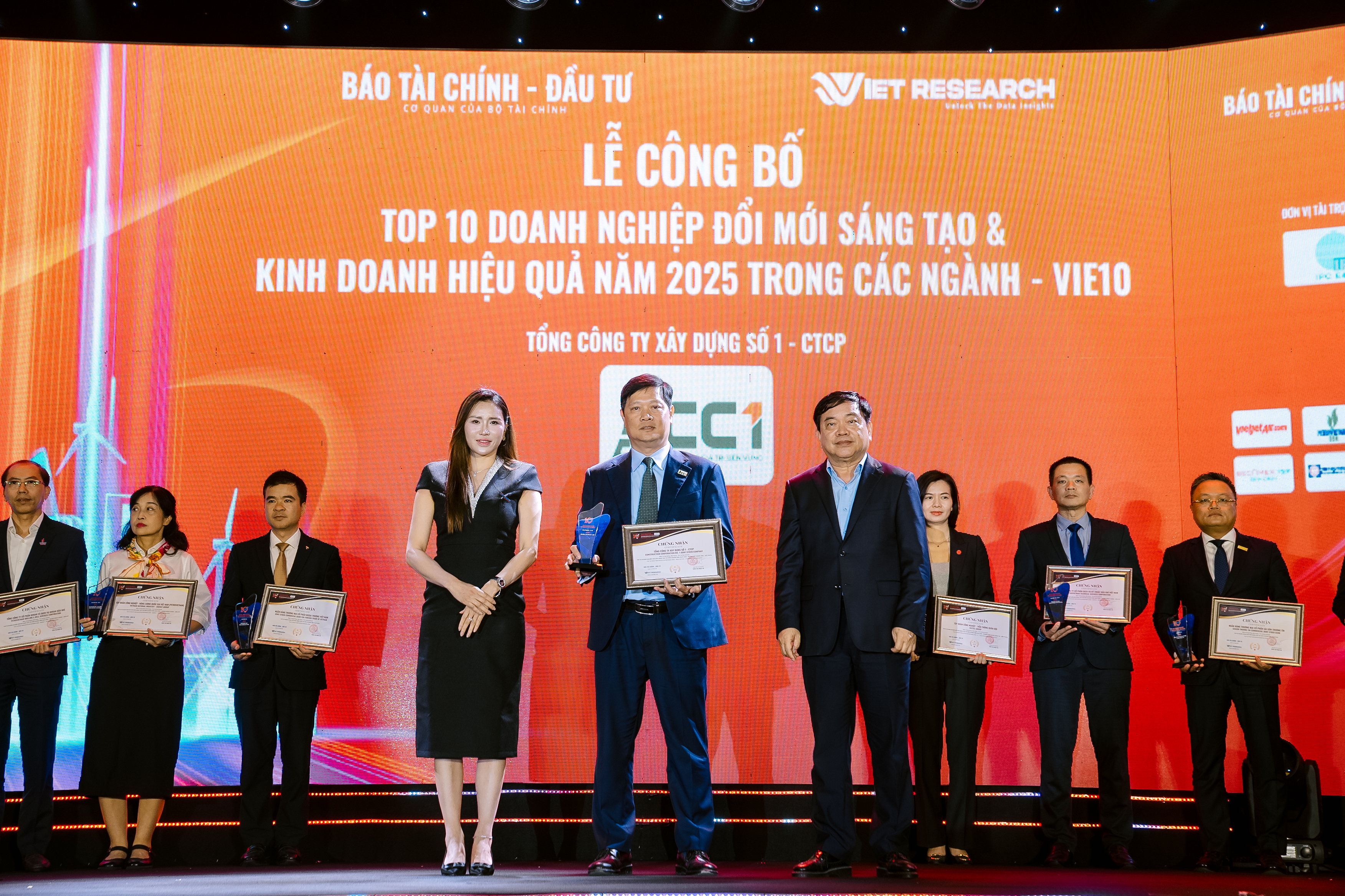 CC1 được vinh danh hai hạng mục tại Diễn đàn Innovation and ESG Summit 2025