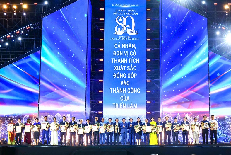 MIK Group lọt Top 'Không gian trưng bày tiêu biểu' tại Triển lãm Thành tựu đất nước