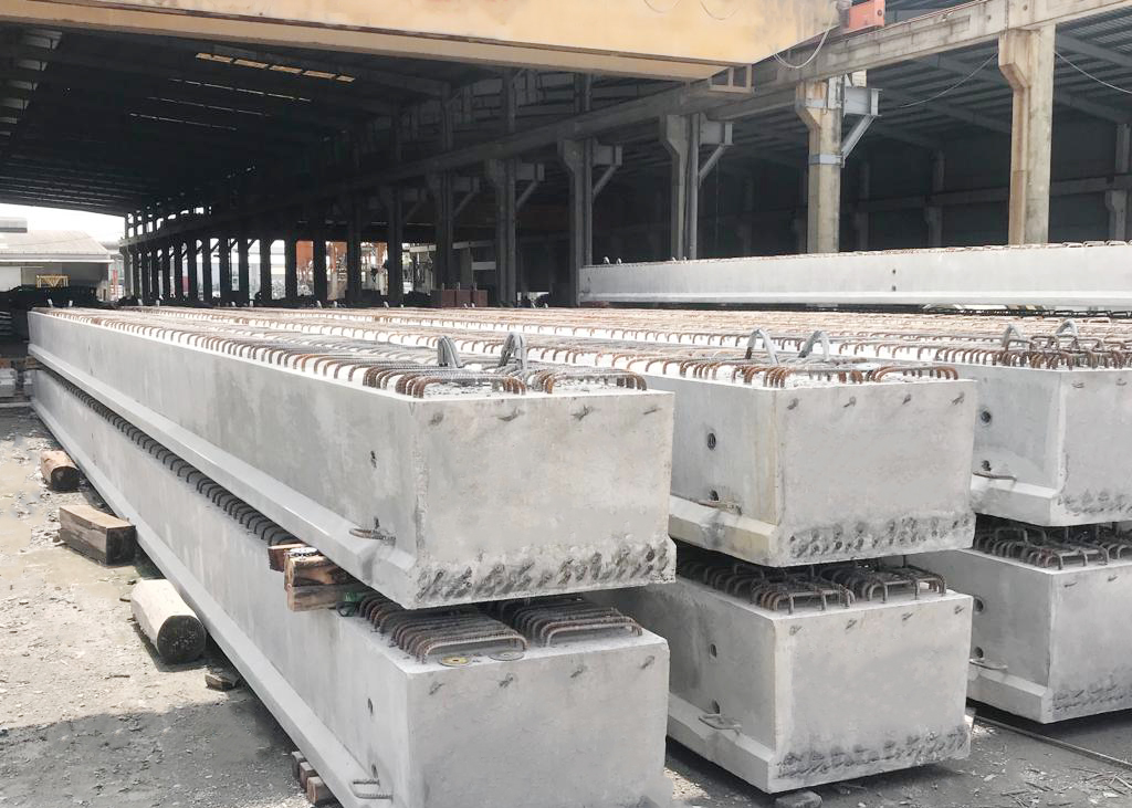 Tính toán bản bê tông cốt thép có mặt bằng tam giác bằng phương pháp cân bằng giới hạn chịu tác dụng tải trọng phân bố đều