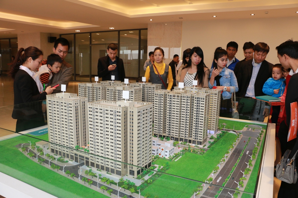 Giá nhà tăng, người mua nhà ở thực gánh rủi ro