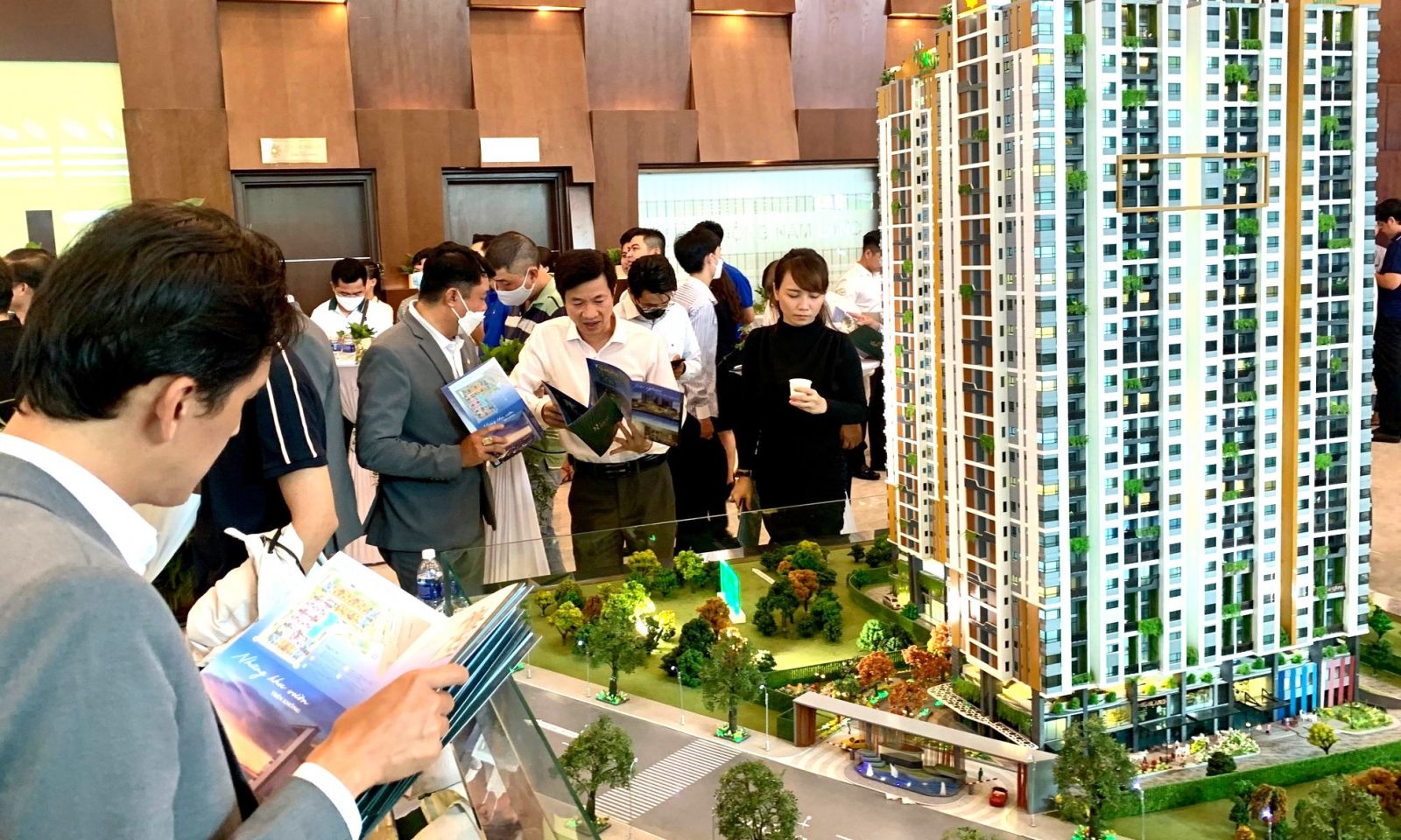 Dự báo giá căn hộ năm 2026 tiếp tục 'leo thang' do lệch pha các phân khúc