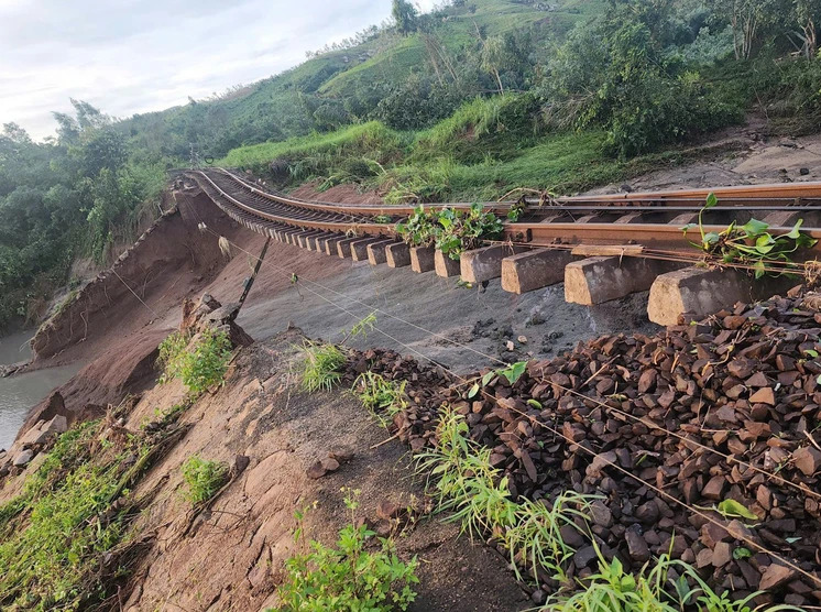 Khắc phục nhanh nhất sự cố sạt lở, sớm khôi phục hoạt động tuyến đường sắt Bắc - Nam