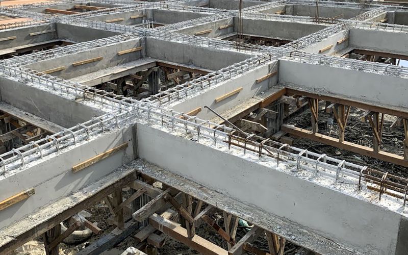 Nghiên cứu thực nghiệm gia cường dầm bê tông bị hư hỏng bằng giải pháp tăng kích thước và có chốt neo ngang