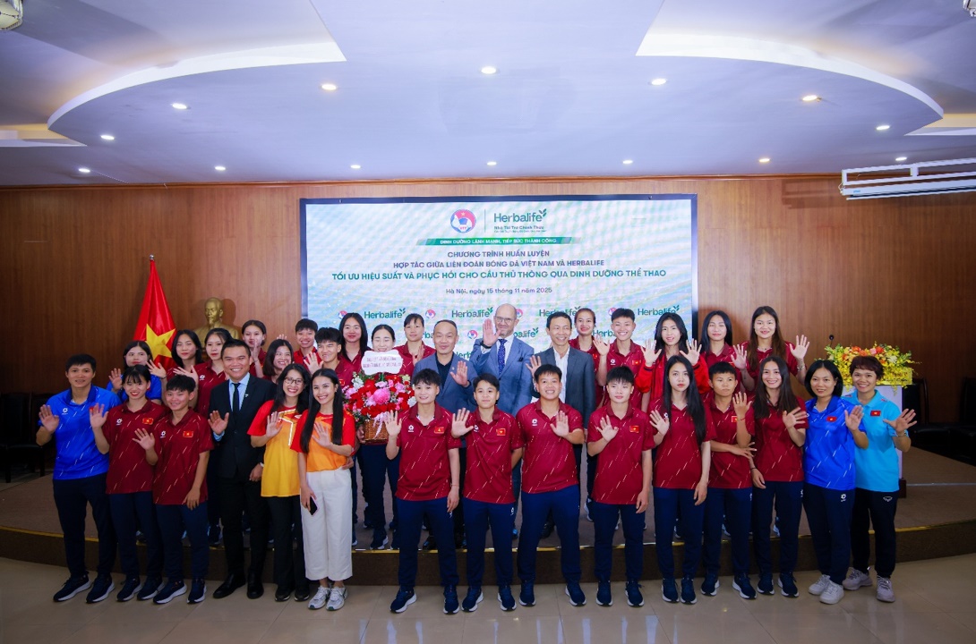 Herbalife Vietnam phối hợp đào tạo về dinh dưỡng cho HLV và cầu thủ bóng đá