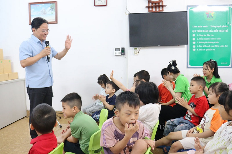 Lãnh đạo tỉnh Bắc Ninh thăm, tặng quà trẻ em Ngày Quốc tế Thiếu nhi 1/6