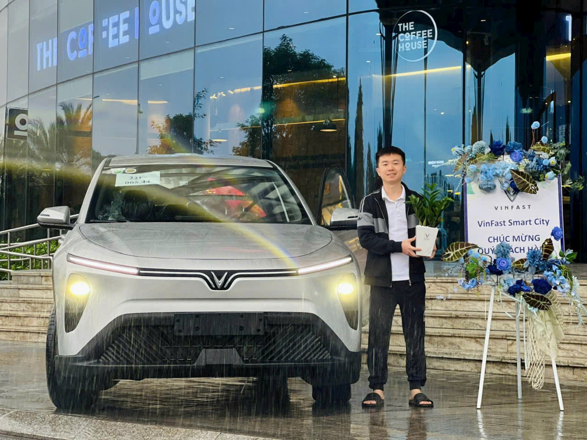 Bỏ xe xăng sang Limo Green, tài xế công nghệ tiết kiệm 120 triệu đồng mỗi năm