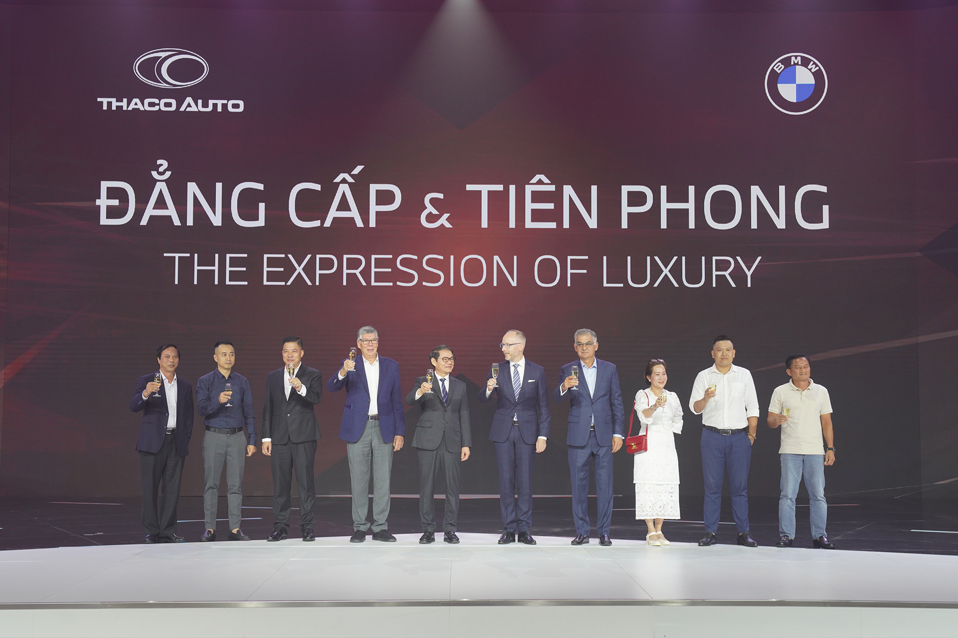 THACO AUTO tổ chức chương trình 'Đẳng cấp và Tiên phong' chính thức ra mắt hai mẫu xe BMW X5 mới và BMW XM