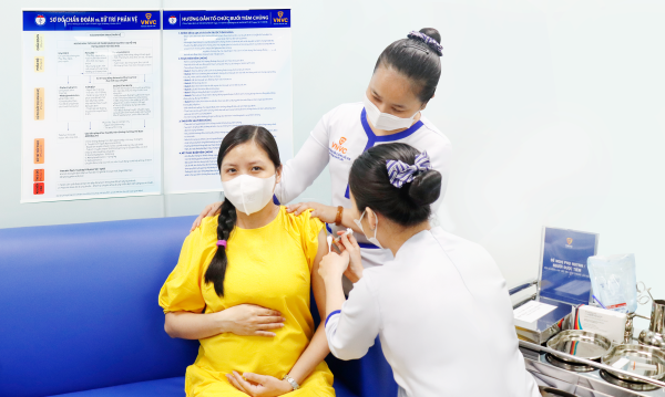 Lần đầu Việt Nam có vắc xin RSV cho mẹ bầu và người cao tuổi