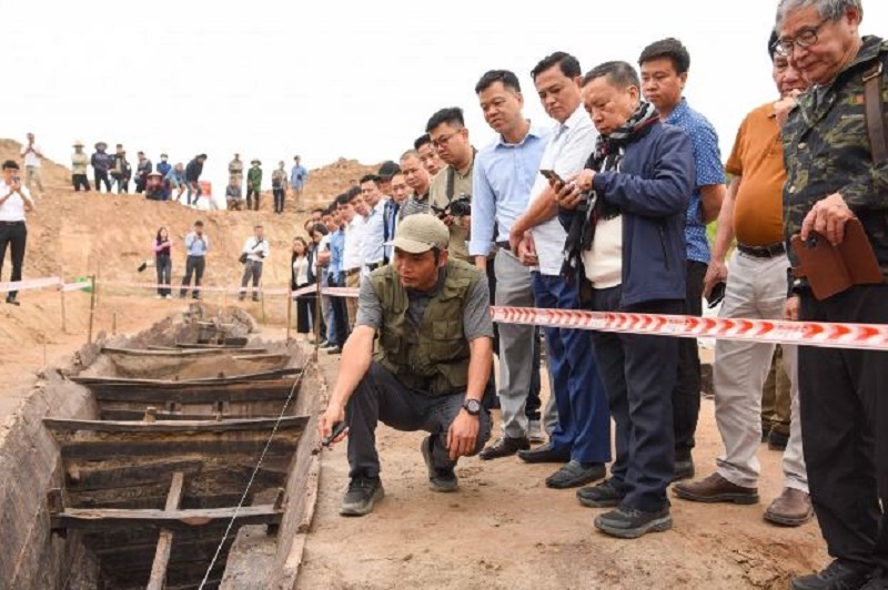 Phát hiện thêm nhiều dấu vết trên thân hai con thuyền cổ ở Bắc Ninh