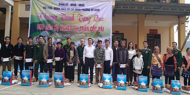 Bắc Ninh: Hội CCB và Đoàn TNCS Hồ Chí Minh phường Vũ Ninh tặng quà cho đồng bào vùng cao Hà Giang