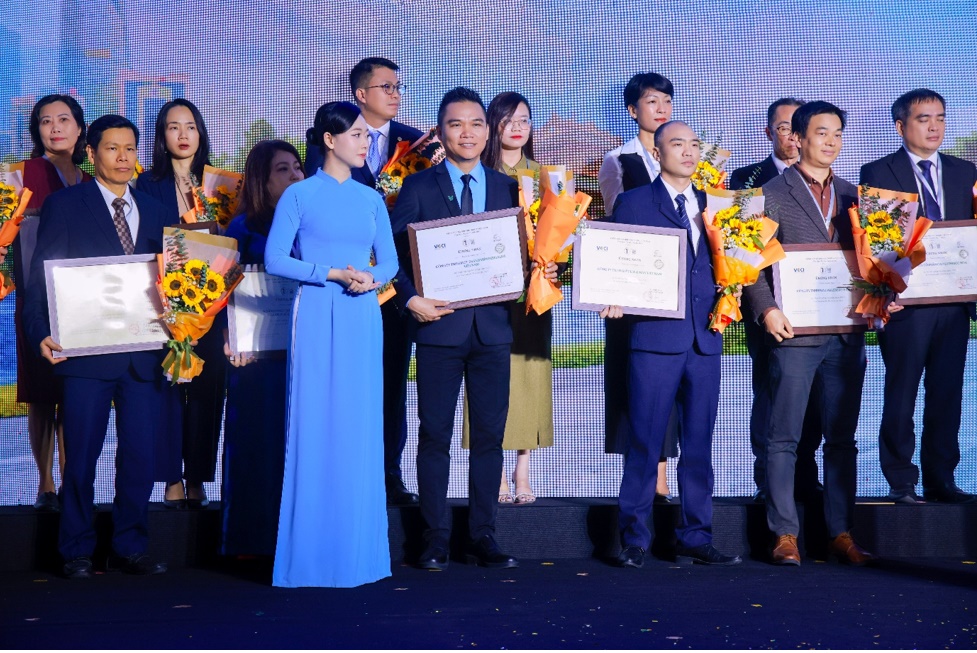 Herbalife Việt Nam được vinh danh Top 100 Doanh Nghiệp Bền Vững Việt Nam 2025