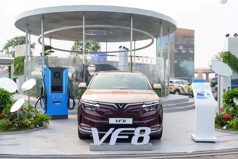 VinFast VF 8: SUV điện 5 chỗ giá được khách hàng Việt đánh giá 'đáng mua số 1' phân khúc