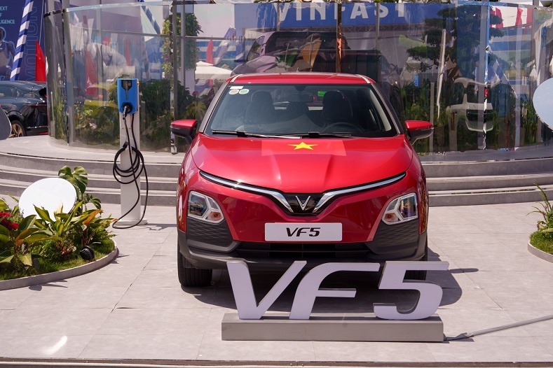 Bán hơn 27.000 xe trong 8 tháng, VinFast VF 5 tiếp tục là 'xe quốc dân' của người Việt