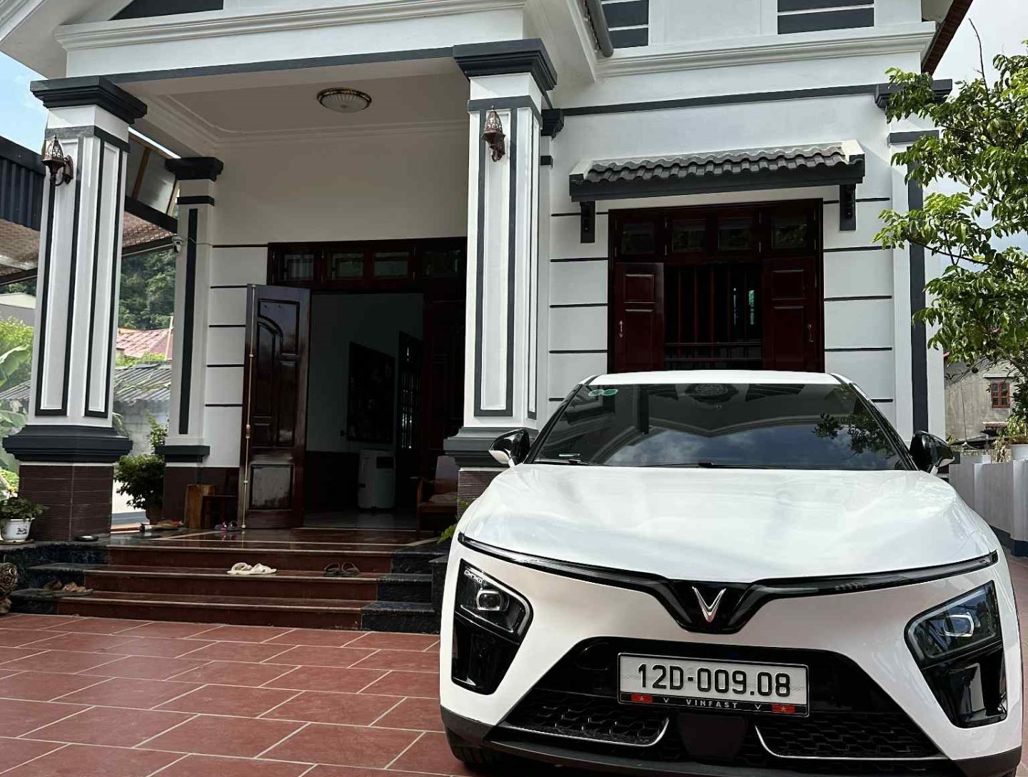 Hài lòng với công nghệ, thiết kế, cảm giác lái, chủ xe VF 7 kể chuyện trở thành 'đại sứ' cho xe điện VinFast