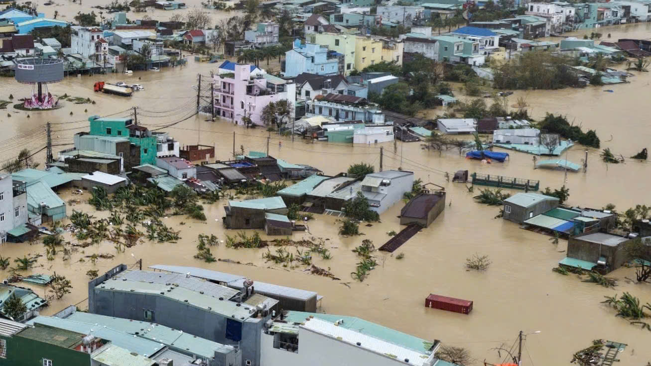 Hỗ trợ người dân, doanh nghiệp bị ảnh hưởng mưa lũ