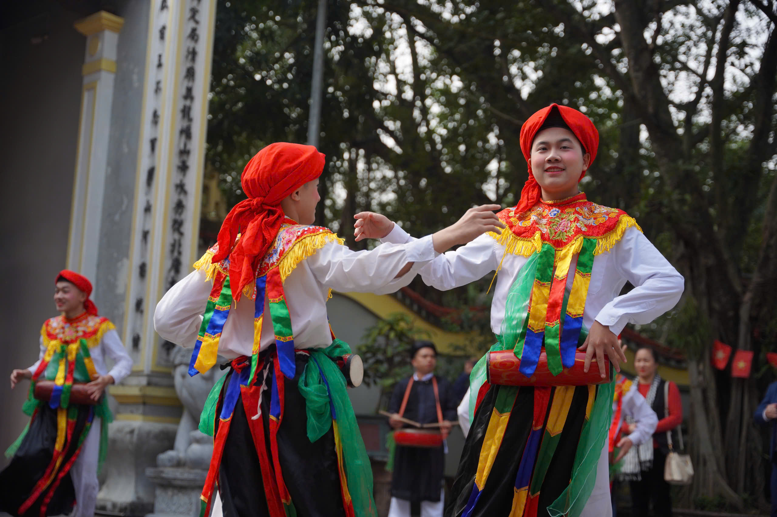 Câu chuyện văn hóa trong trang phục của điệu múa 'Con đĩ đánh bồng'