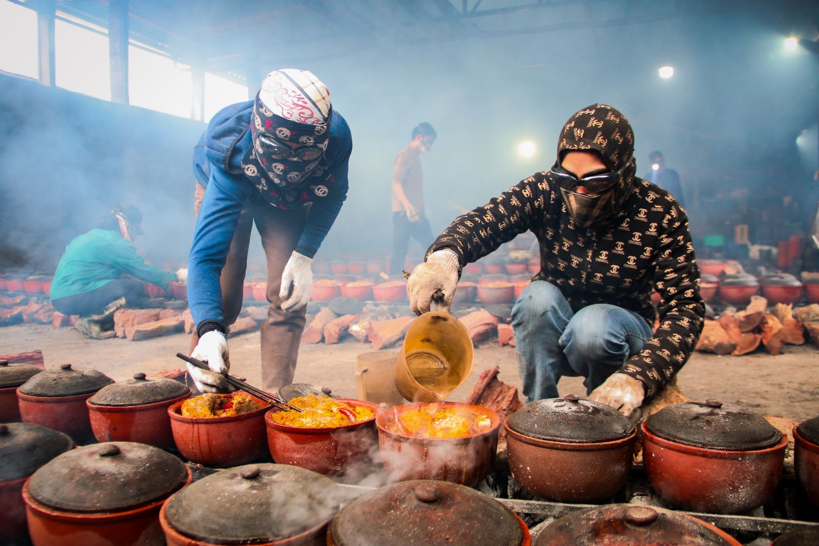 S&ocirc;ng Hồng s&oacute;ng cuộn xa khơi, Vũ Đại dừng bước nếm m&ugrave;i c&aacute; kho - Ảnh 1