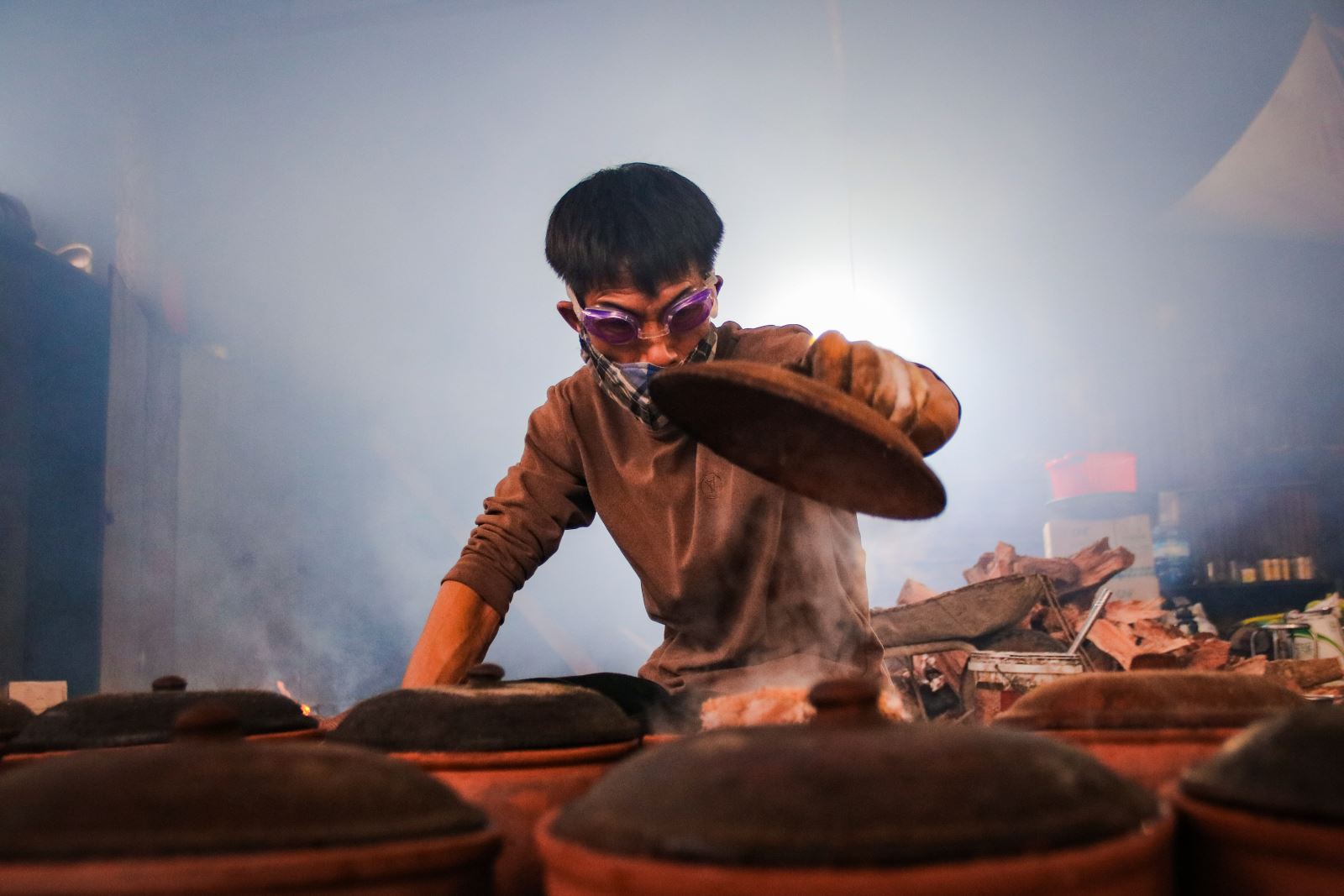 S&ocirc;ng Hồng s&oacute;ng cuộn xa khơi, Vũ Đại dừng bước nếm m&ugrave;i c&aacute; kho - Ảnh 12