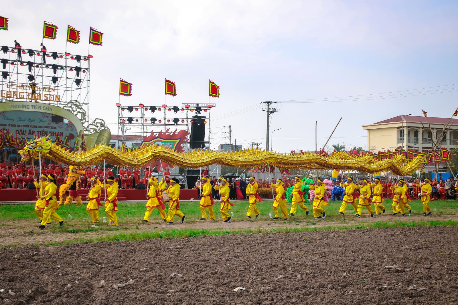 Khi 'Vua' đi c&agrave;y tại Lễ hội Tịch điền 2026: Đề cao vai tr&ograve; n&ocirc;ng nghiệp v&agrave; n&ocirc;ng d&acirc;n - Ảnh 4
