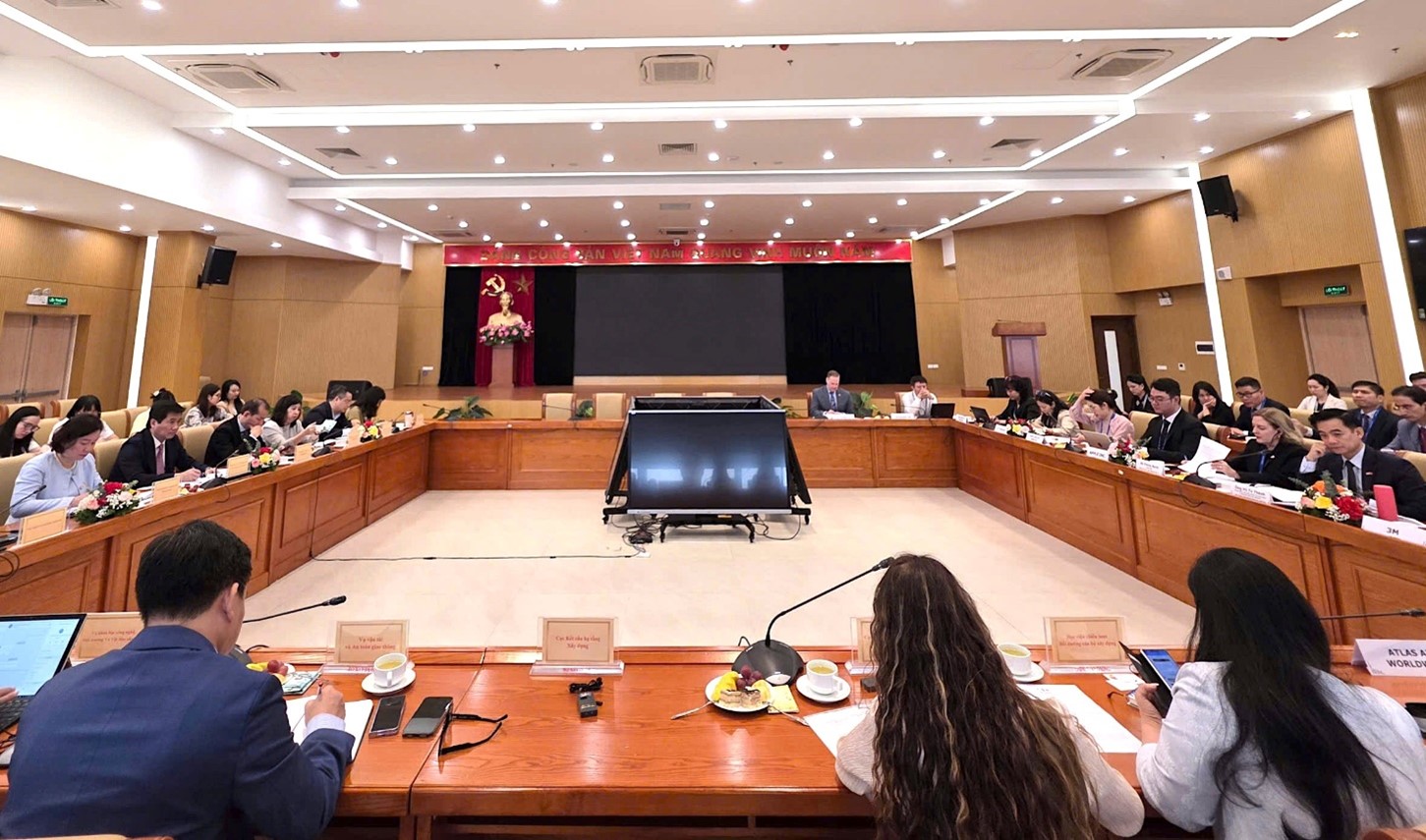 Thứ trưởng Bộ X&acirc;y dựng Nguyễn Tường Văn tiếp đo&agrave;n doanh nghiệp thuộc Hội đồng Kinh doanh Hoa Kỳ - AS - Ảnh 1