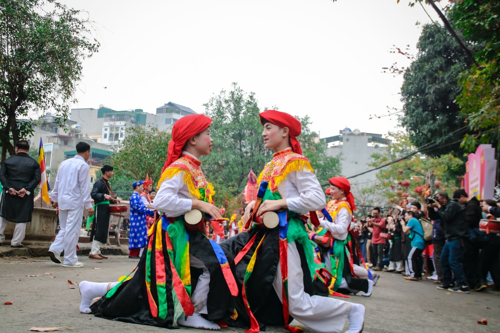 Trai làng Triều Khúc tái hiện điệu múa 'Con đĩ đánh bồng' - Tinh hoa múa cổ đất Thăng Long - Ảnh 5