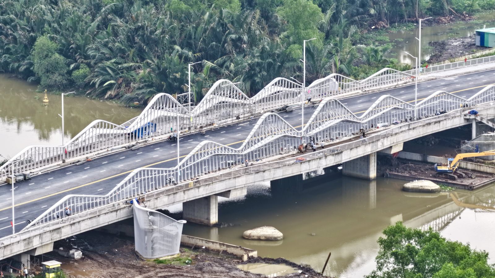 A bridge over a riverAI-generated content may be incorrect.