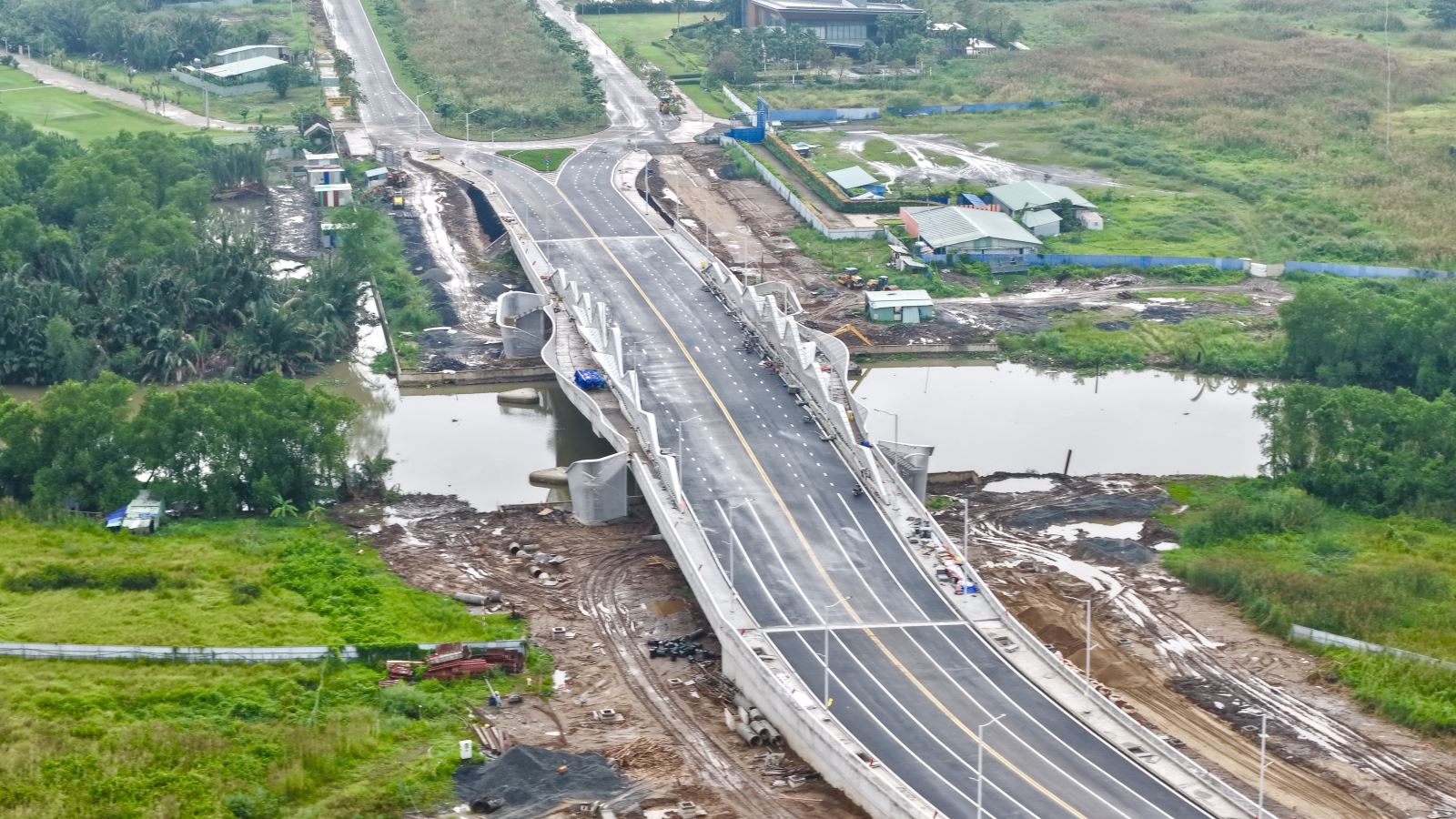 A road with a bridge and a road that has been destroyedAI-generated content may be incorrect.