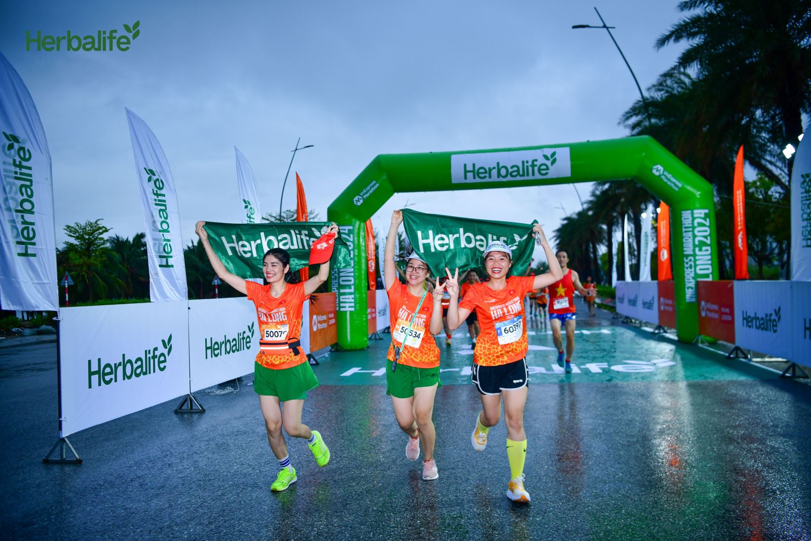 Herbalife Việt Nam tiếp tục đồng hành cùng giải chạy VnExpress Marathon Hạ Long 2024 - Ảnh 4